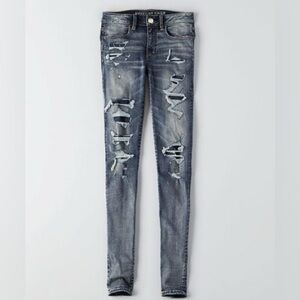American Eagle. Distressed Super Super Stretch Jeggings. Denim Cafe. Size 6.